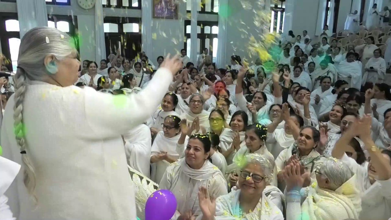 होली मनाने का ऐसा उमंग कभी भी नहीं देखा होगा