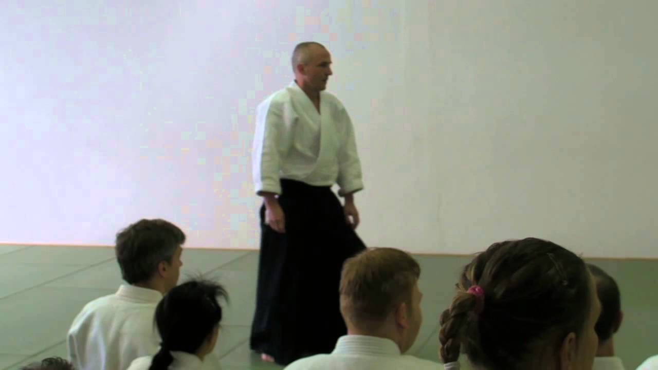 CHUDAN TSUKI KOTEGAESHI UKE BODO RODEL(AIKIKAI 5 DAN)