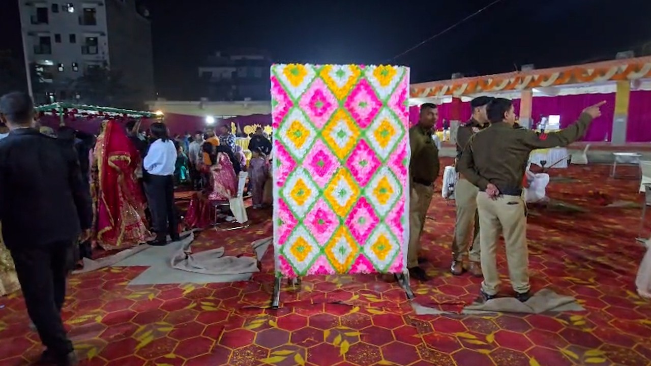 बारात की शहनाई के बीच आने लगी बचाओ बचाओ की आवाज़ें। दबंगों ने हमला कर कई लोगों को घायल किया
