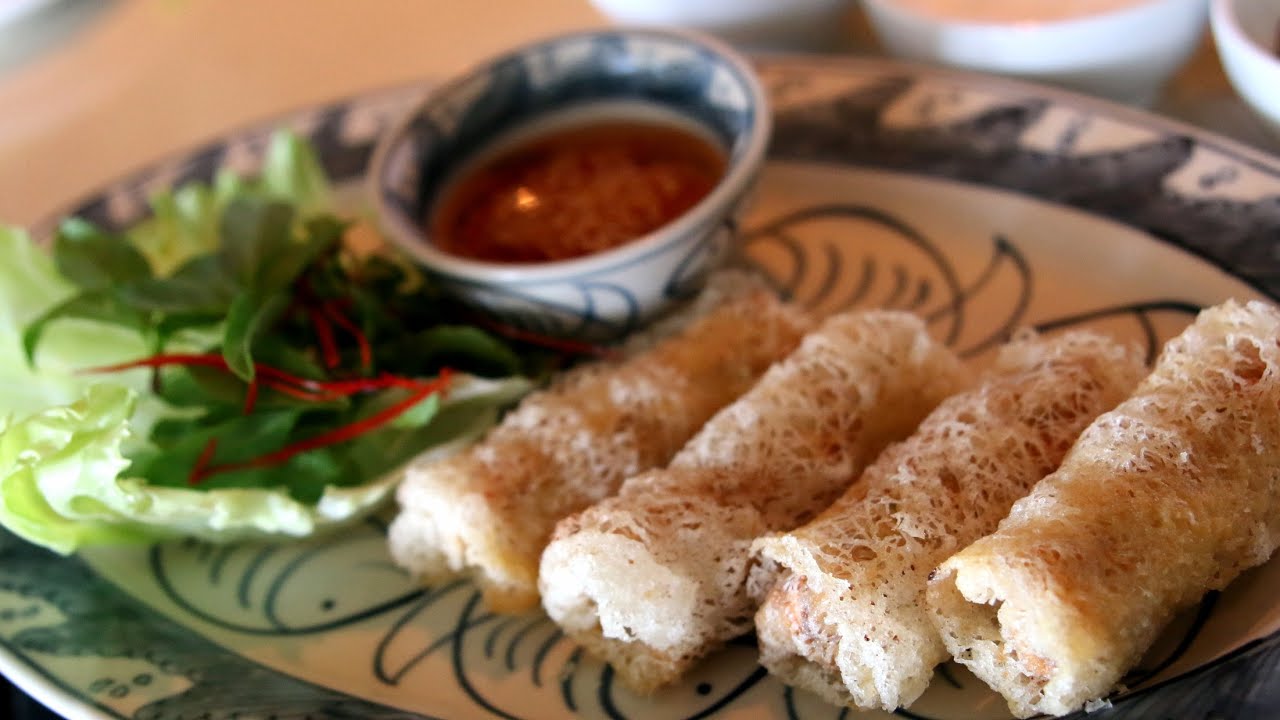 NET SEAFOOD SPRING ROLL - Chả giò rế (Recipe) | Helen's Recipes