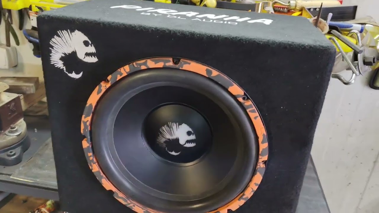 Активный сабвуфер DL Audio Piranha 12A SE в автомобиле Mitsubishi ASX
