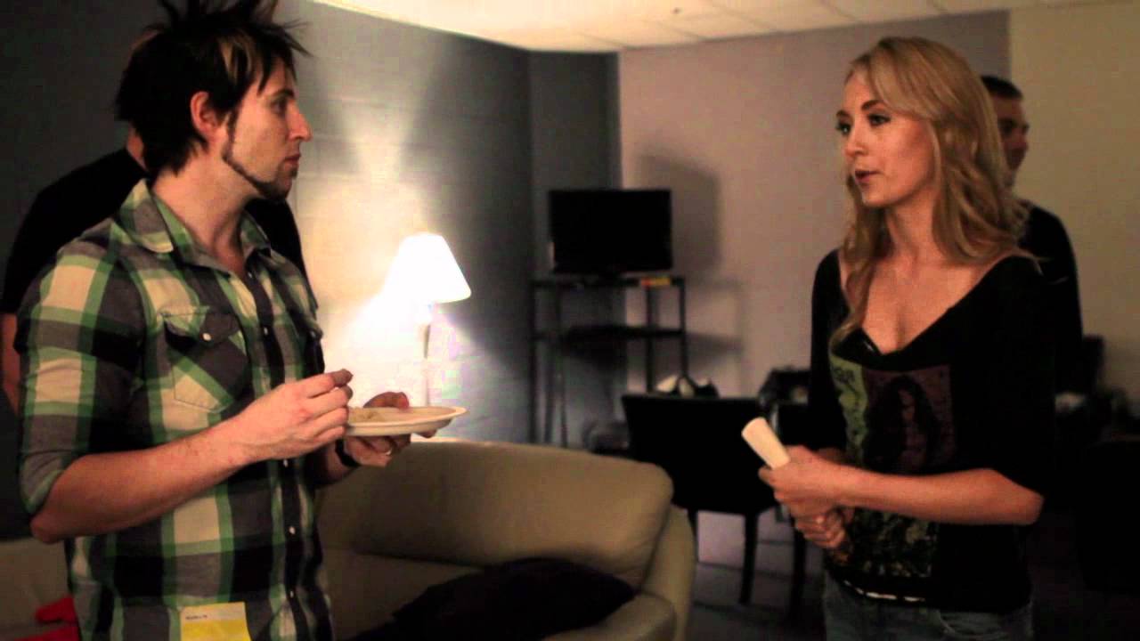 Amber Marshall & Graham Wardle from Heartland visit the Cover Me Canada Competitor Lounge