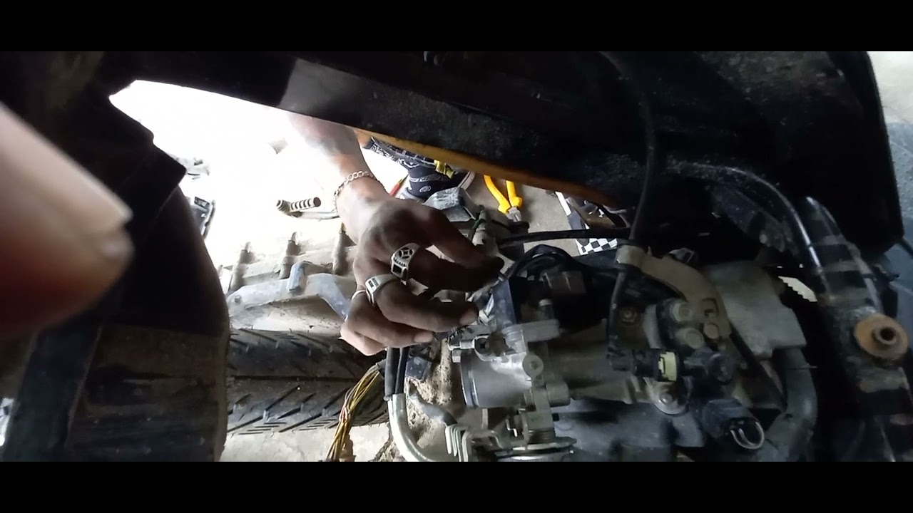 Honda beat Error code 8, No signal from tps to ECU problem solved.