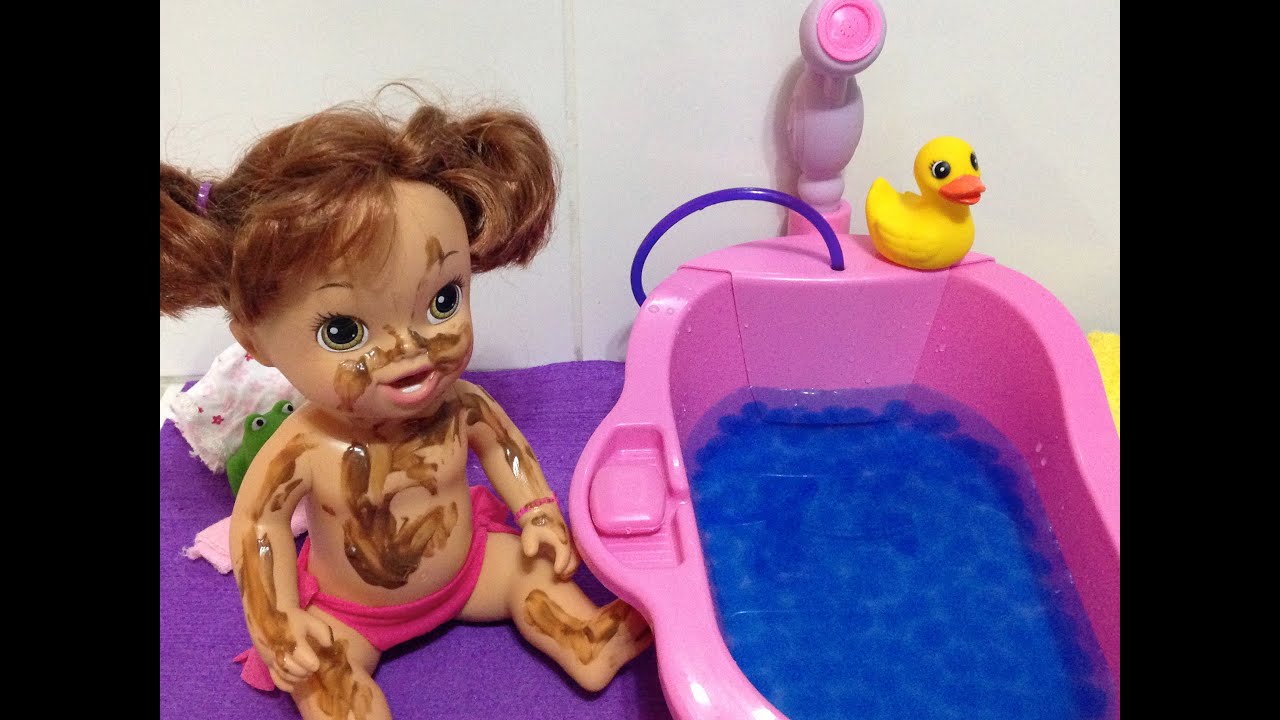 BABY ALIVE MARIE SUJA DE LAMA NÃO QUER TOMAR BANHO - Julia Silva
