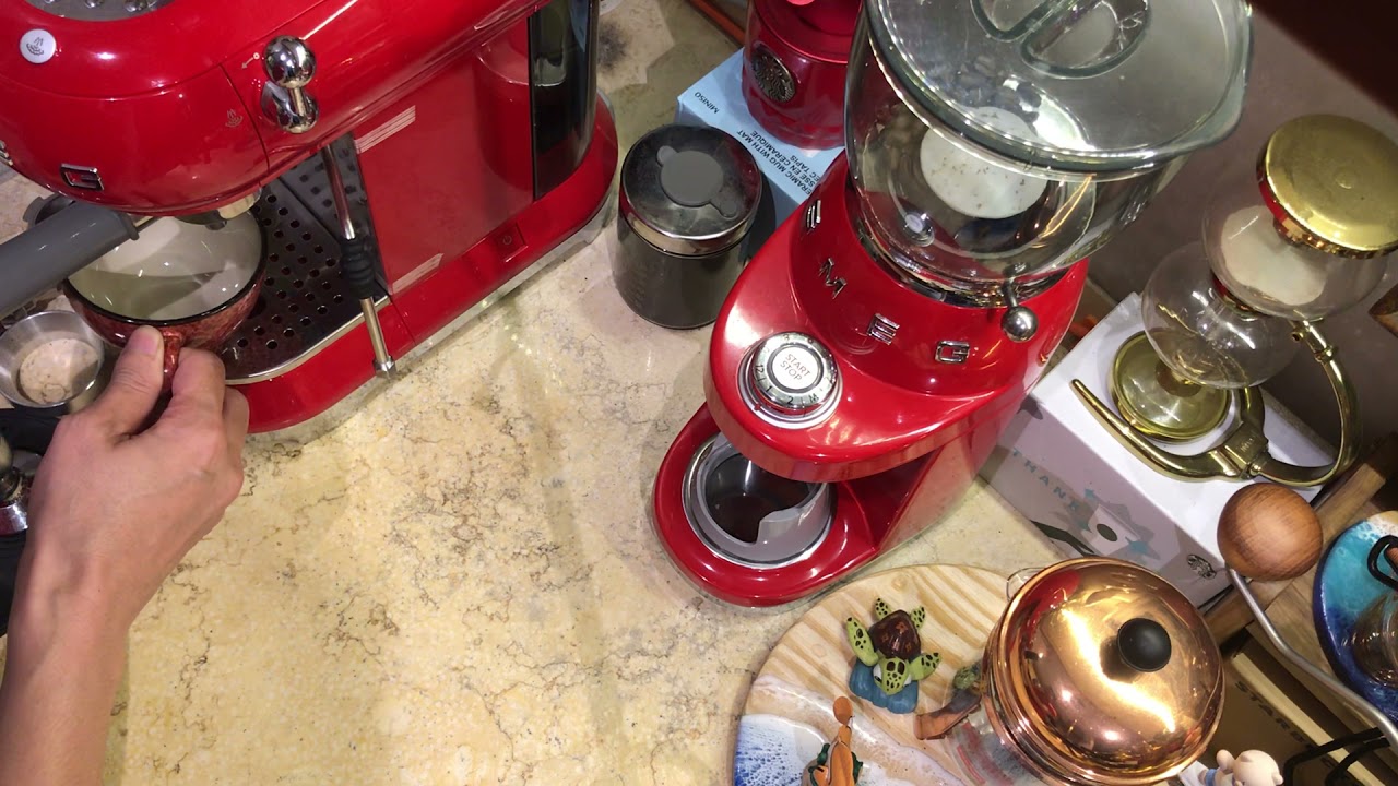 Latte art with SMEG ECF01 coffee machine