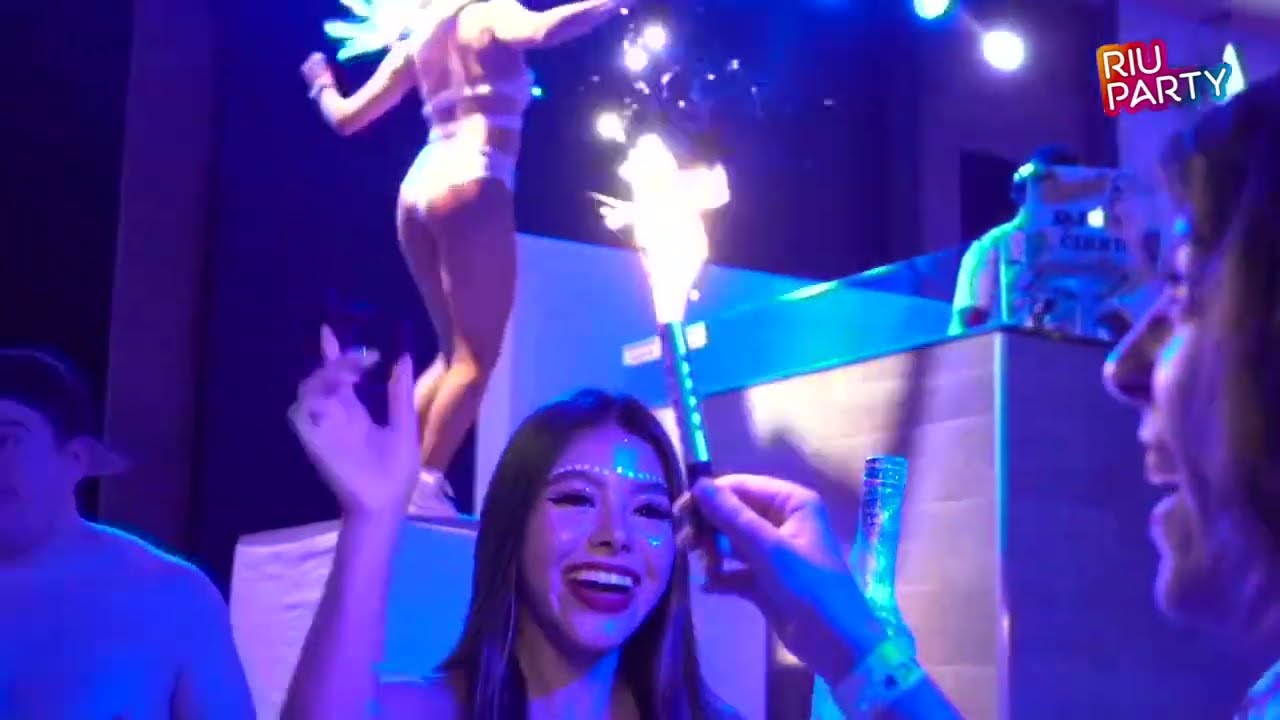 Riu Party, m&uacute;sica en directo y espect&aacute;culo: una apuesta de Luis Riu - RIU Hotels & Resorts