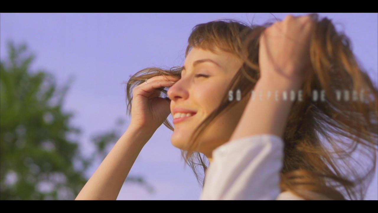 Bernardo Falcone - VOA (Part Ruxell & Carla Díaz) [Lyric Video]