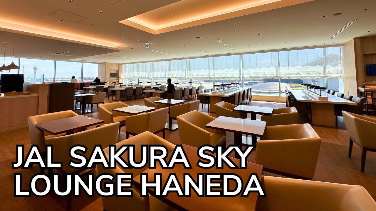 Обзор зала ожидания бизнес-класса Japan Airlines Sakura Sky в аэропорту Токио Ханеда за апрель 20...