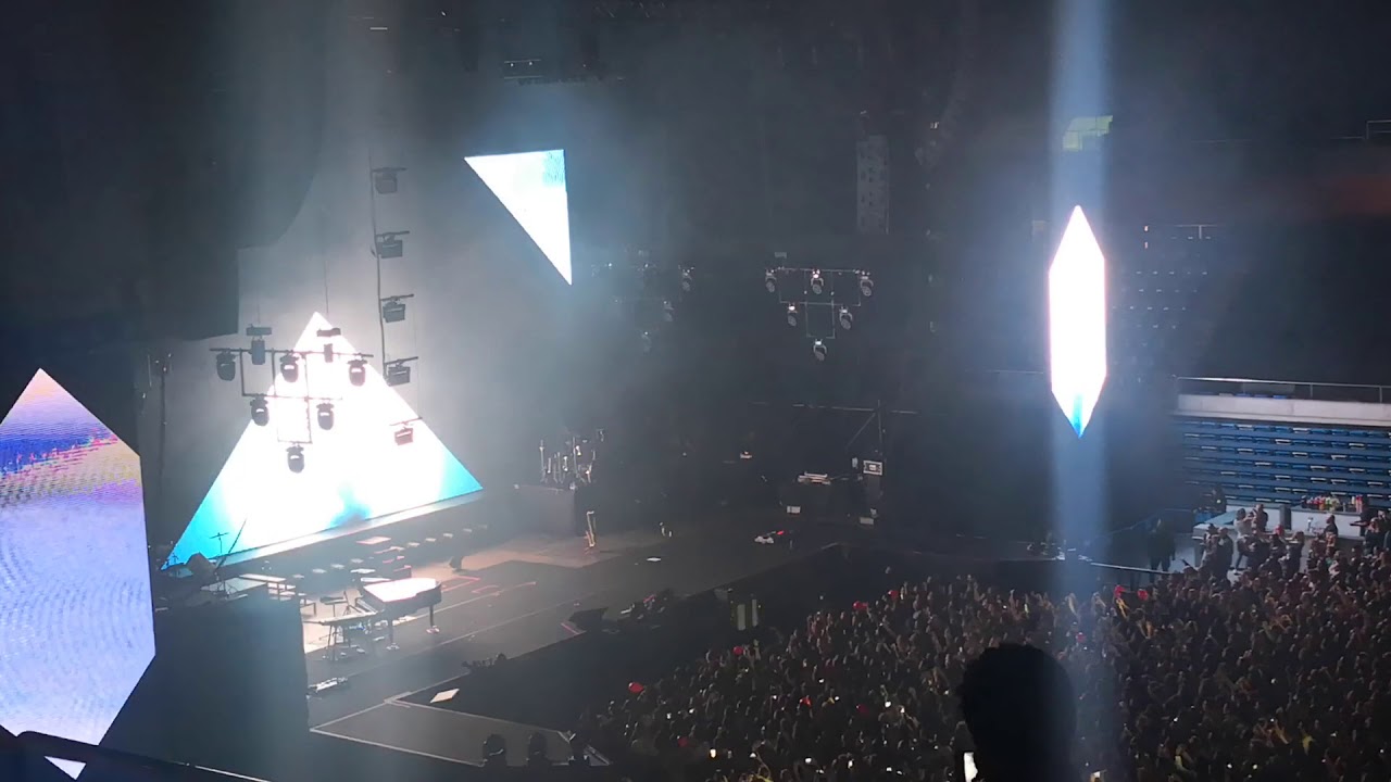 Lejos de tí - Malú - Oxígeno Tour Málaga