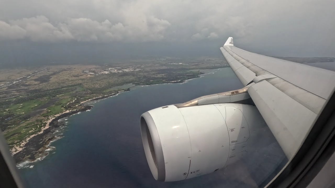 Landing on a 224 year old lava flow in Kona, Hawaii | Hawaiian Airlines A330-200