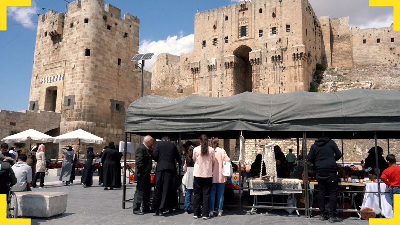 منتجات نساء حلب تُزين ساحة القلعة في بازار المحبة