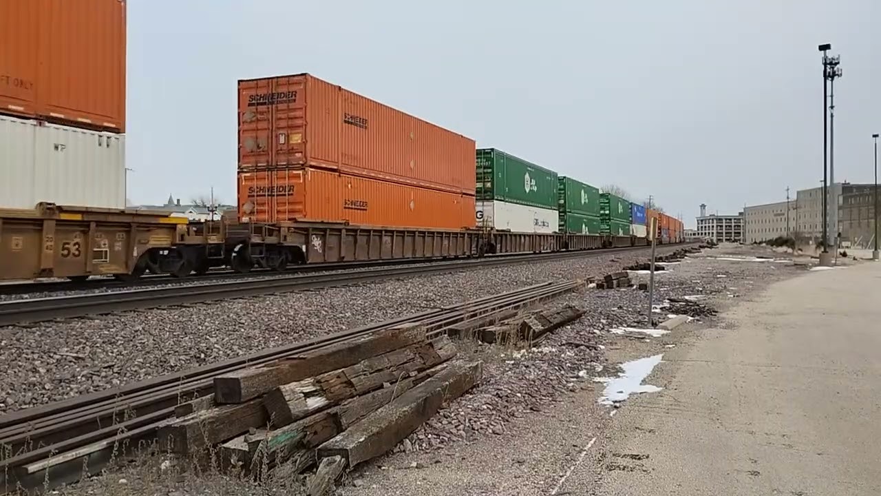 A Rare UP SD70AH-T4 Leads A Late Z-G2LT24!