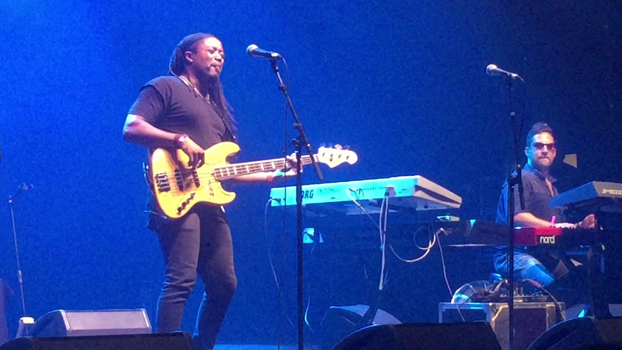 INCOGNITO Bass Player : Francis HYLTON