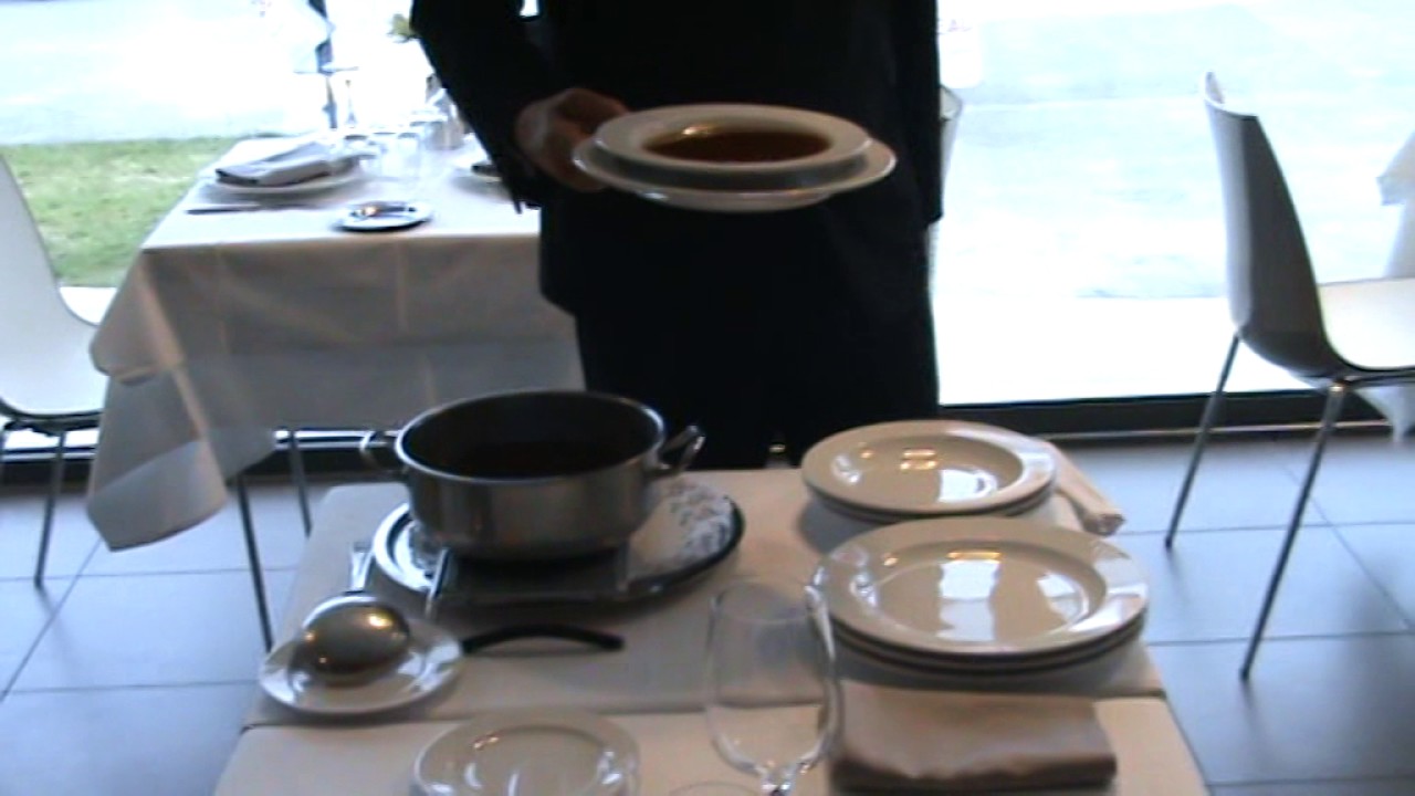 Service potage au guéridon