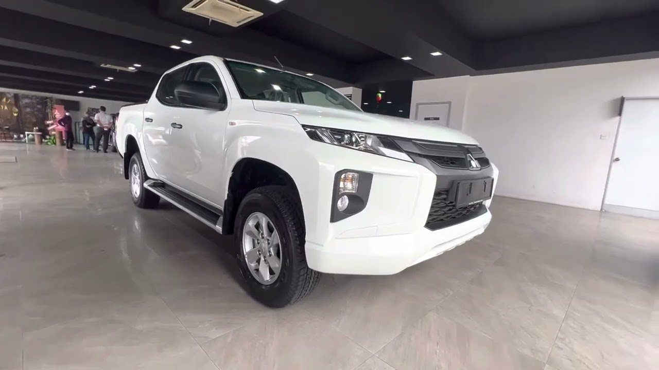 Mitsubishi Triton  2.4 Automatic kereta pick up