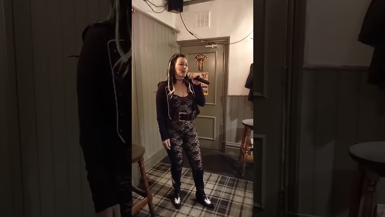 Carol singing black velvet 2025