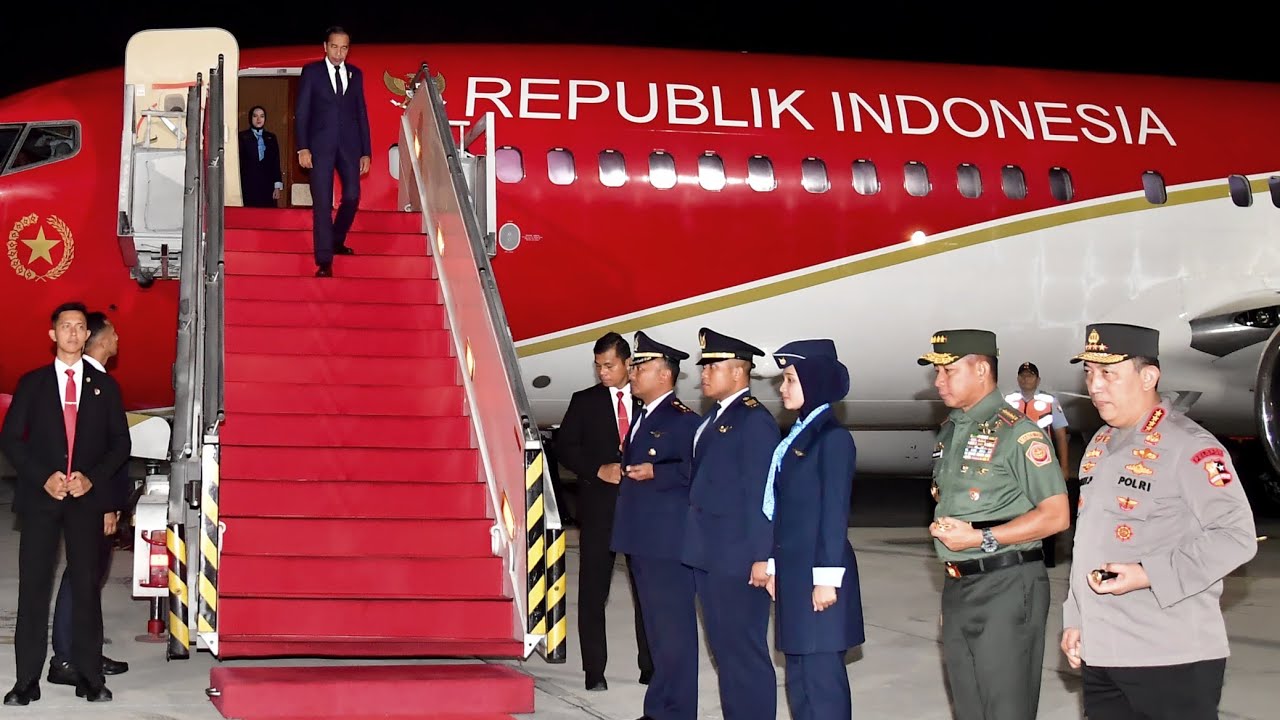 Kedatangan Presiden Jokowi dari Abu Dhabi, Pangkalan TNI AU Halim Perdanakusuma, 18 Juli 2024