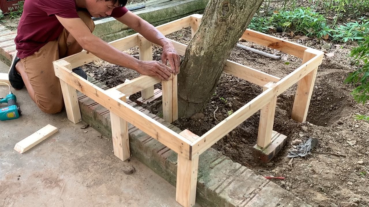 Recycling Ideas From Old Wooden Cable Reels // Benches Around The Tree For A Beautiful Outdoor Space