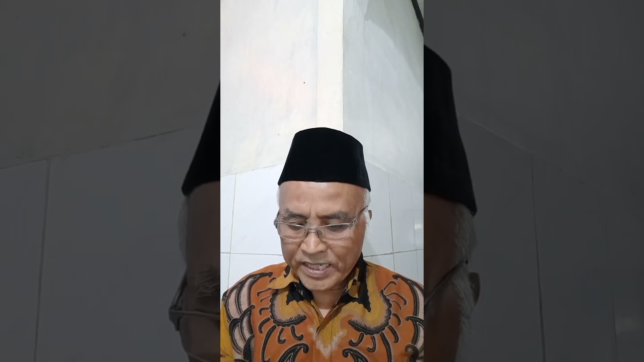 Wajib nutup aurat,kerudung,jilbab,pakaian anu nutup orat.
