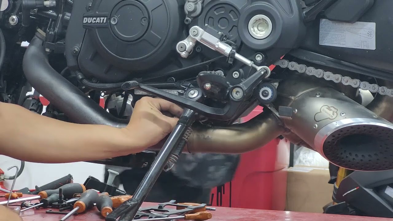 how to change termengnoni exhaust for ducati diavel 1260
