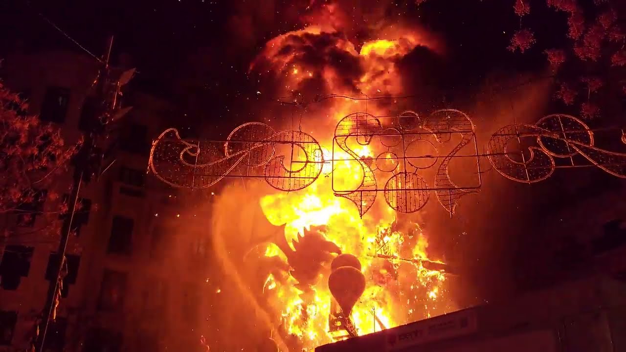 Mascleta nocturna + crema, Las Fallas 2024 Valencia