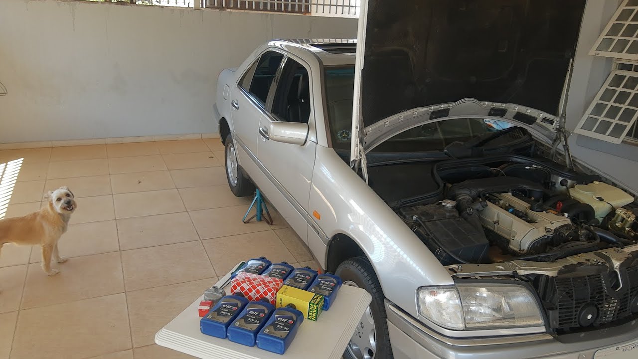 Troca do regulador de pressão de combustível e filtro da Mercedes C280
