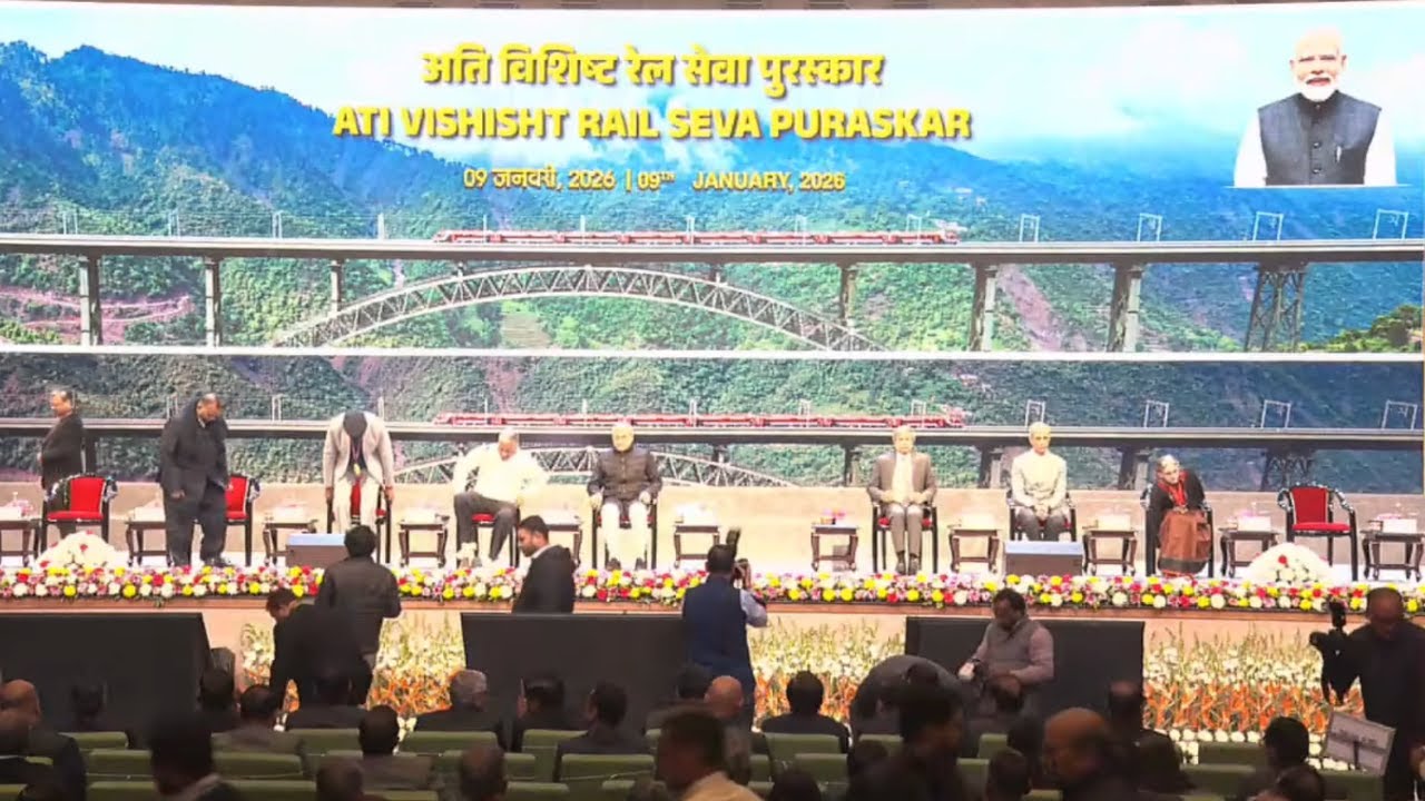 Ati Vishisht Rail Seva Puraskar 2025 | Ashwini Vaishnaw Awards 100 Railway Heroes Today