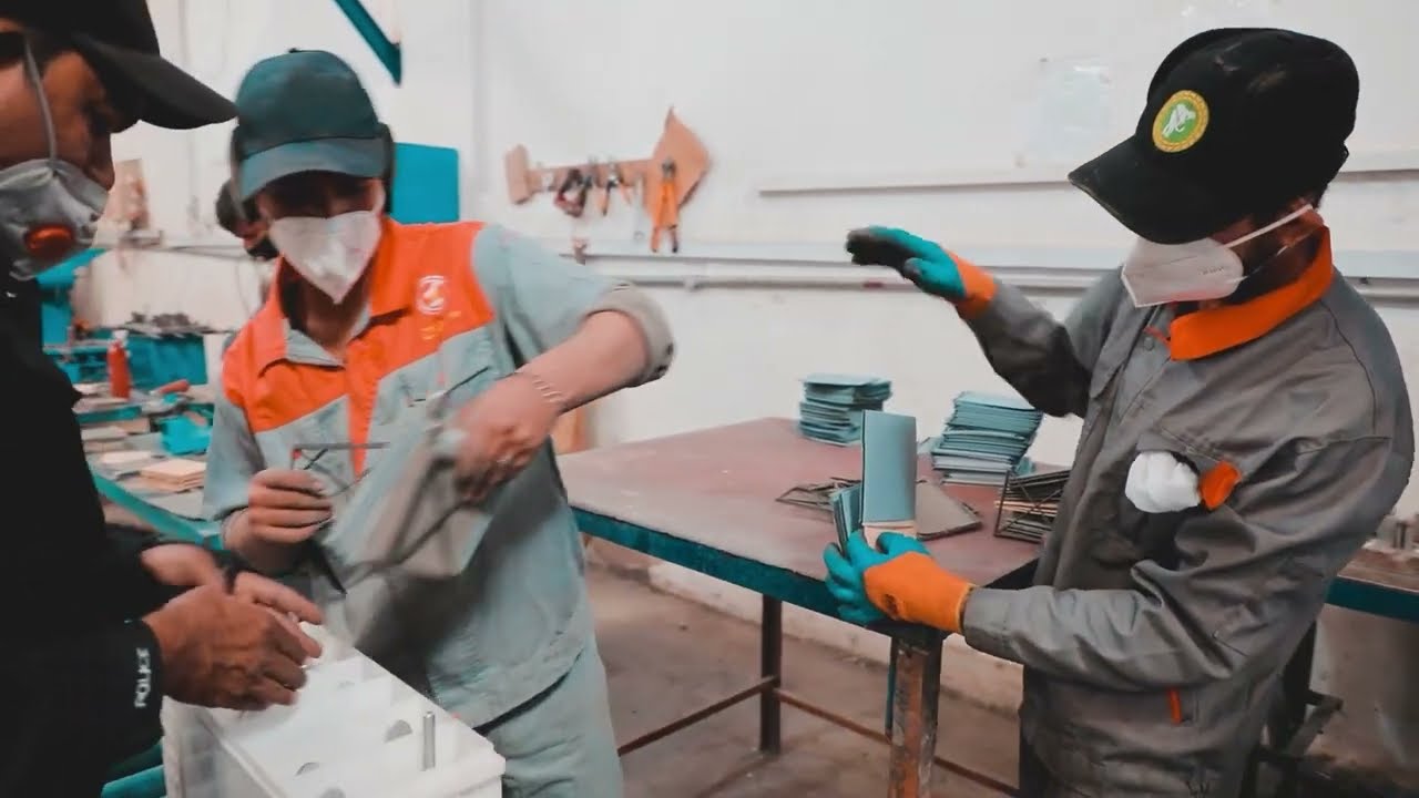 الفيديو  الكامل لمصنع نور اليمن الحديث المصنع الأول لصناعة بطاريات الطاقةالشمسية والأول في اليمن