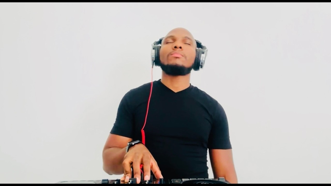 Deep House Hour Sessions Ep.3| Mixed by Eunik-Soul |A Journey Through Sound |Soulfu House Sounds