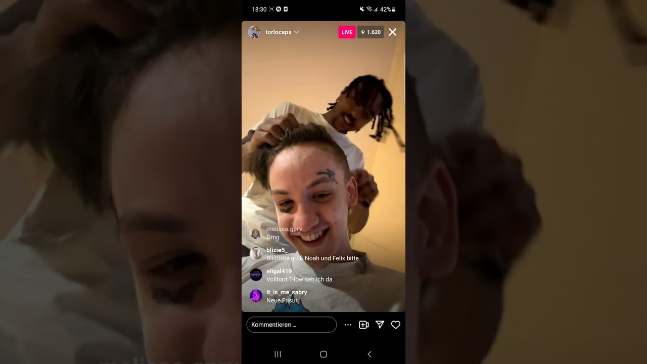 t-low lässt sich Haare im Instagram Livestream schneiden