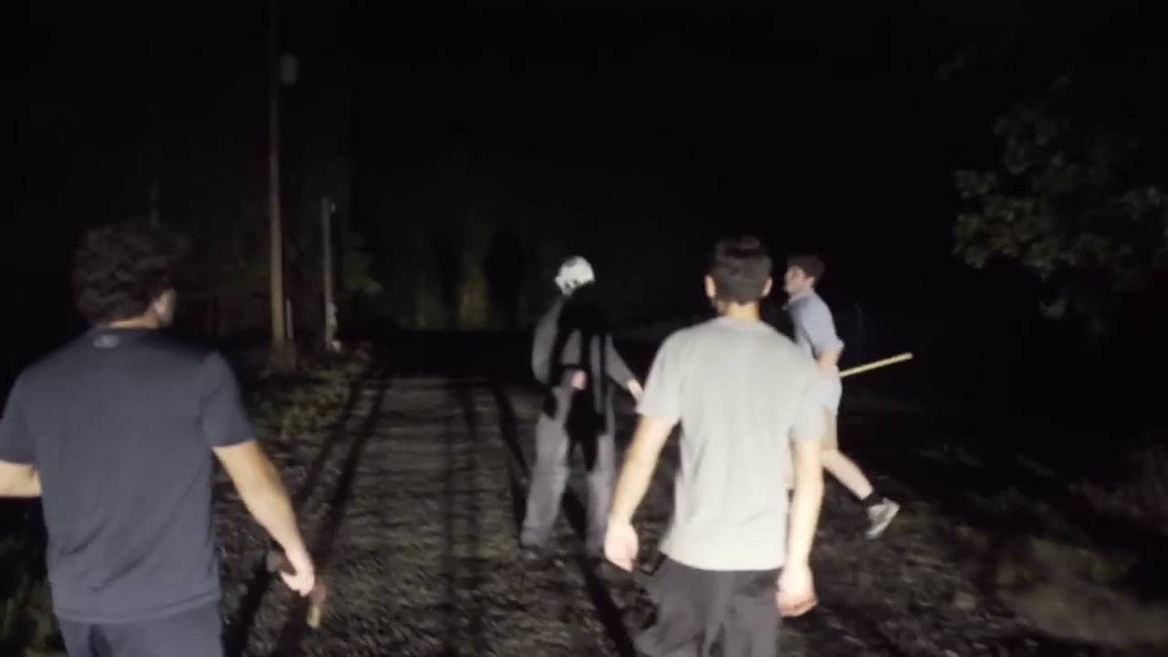 KILLER CLOWN GETS REKT BY SHOVEL?!?