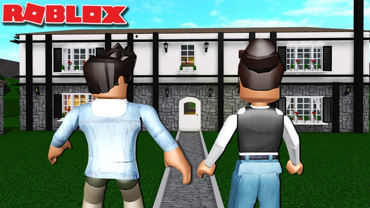 WE WENT BACK TO MY FIRST EVER BLOXBURG HOUSE