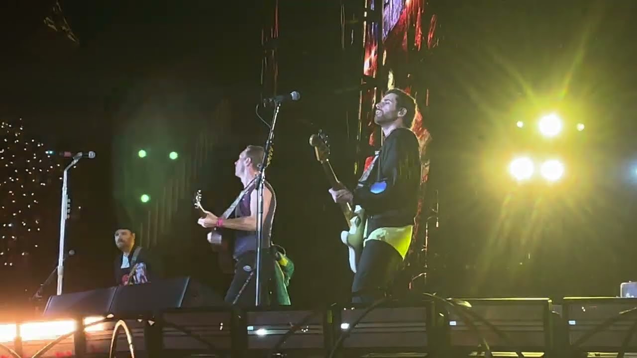 Coldplay - YELLOW - Live in São Paulo - 13/03/23 - Music of the Spheres Tour - Morumbi