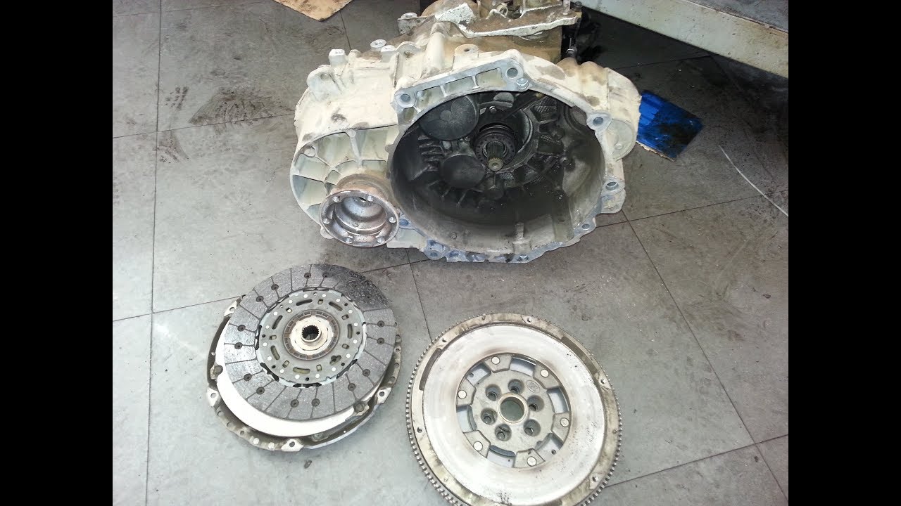 Remplacement Kit d'embrayage & Volant Moteur sur  2.0L TDI pas A pas .