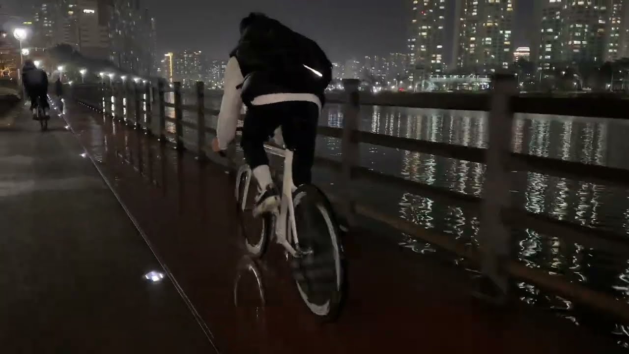 우중의밤은 부산 픽도들의 스키딩 천국