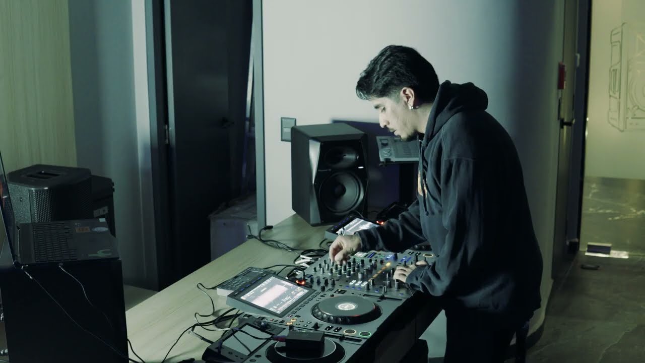 Silencio_Sessions - MUTTED_01_Techno