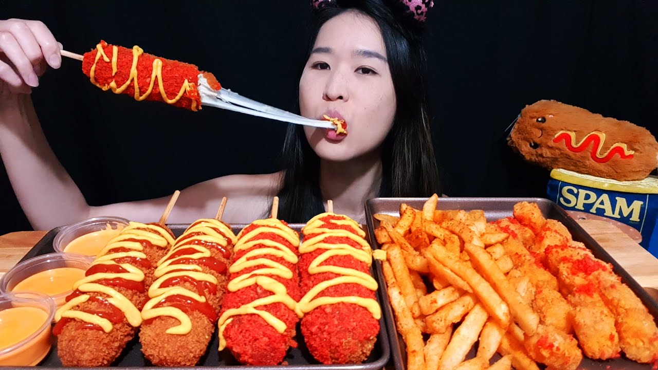 Super Cheesy Hot Cheetos Corn Dogs! Two Hands Korean Corndogs & Tater Tots - Mukbang Crispy Asmr