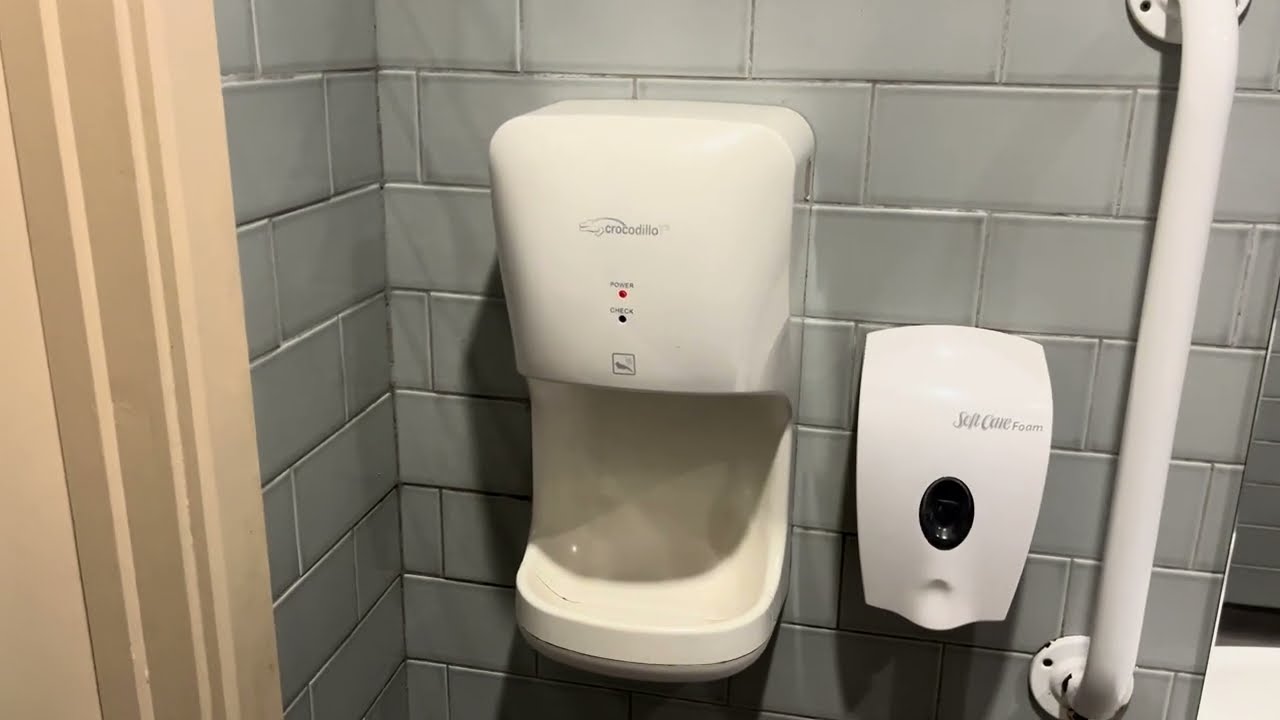 (HandyDryers Crocodillo T2) AIKE AK2632 at Caffe Nero - Woodbridge - 🚻♿️🚼