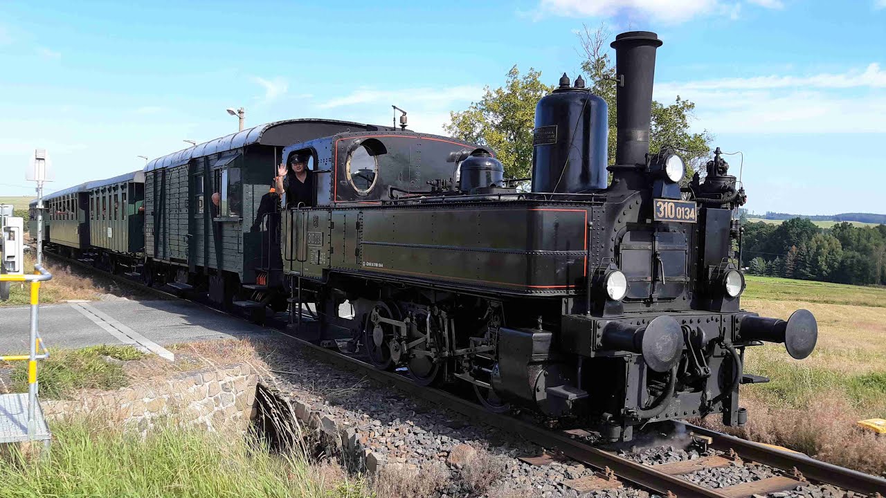 Parní vlak na oslavách 120 let trati do Jindřichovic pod Smrkem
