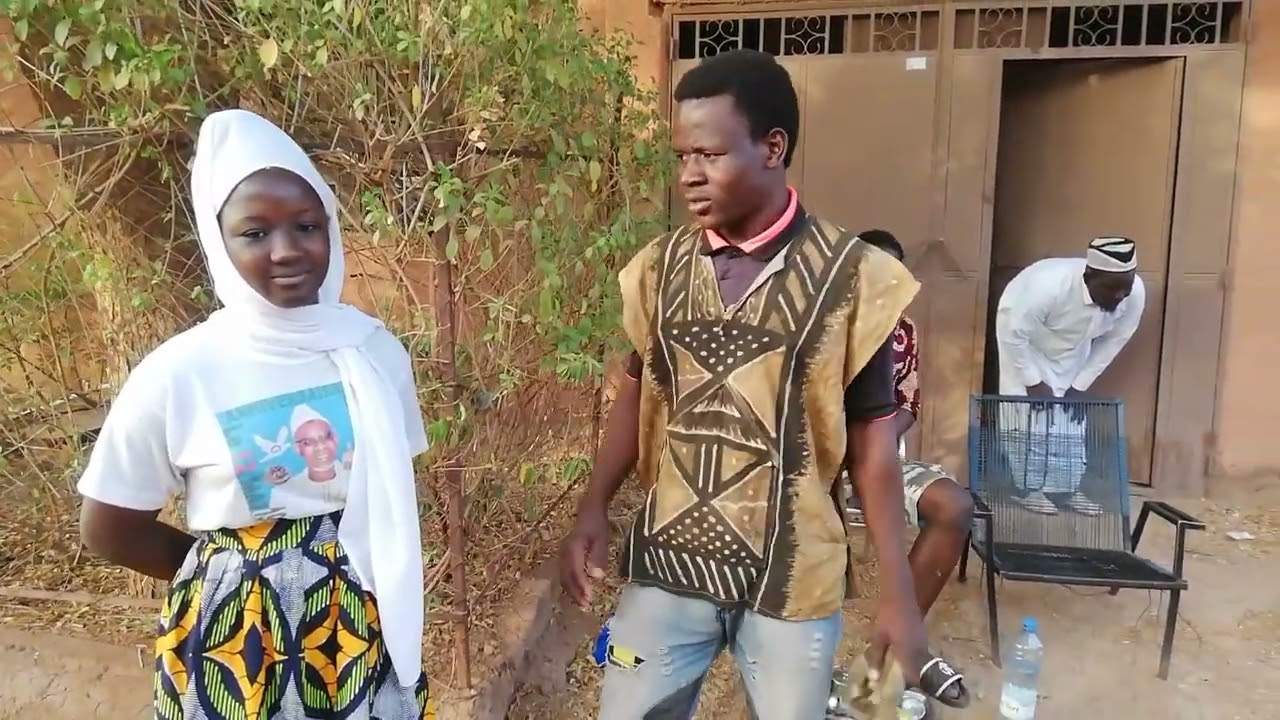Dolo et son ami drague une fille par mensonge 😂 😂 😂