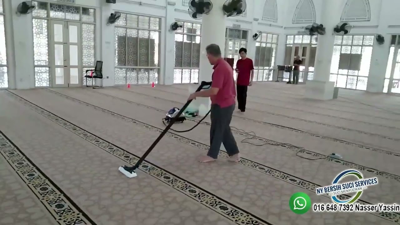 Pembersihan Karpet Sempena Ramadhan di Masjid Al-Islah, Banting, Selangor