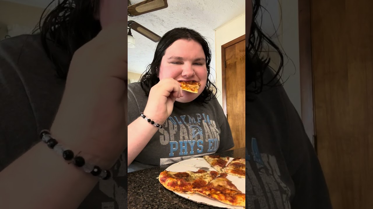 ASMR. Monicals pizza. #asmr #eatwithme  