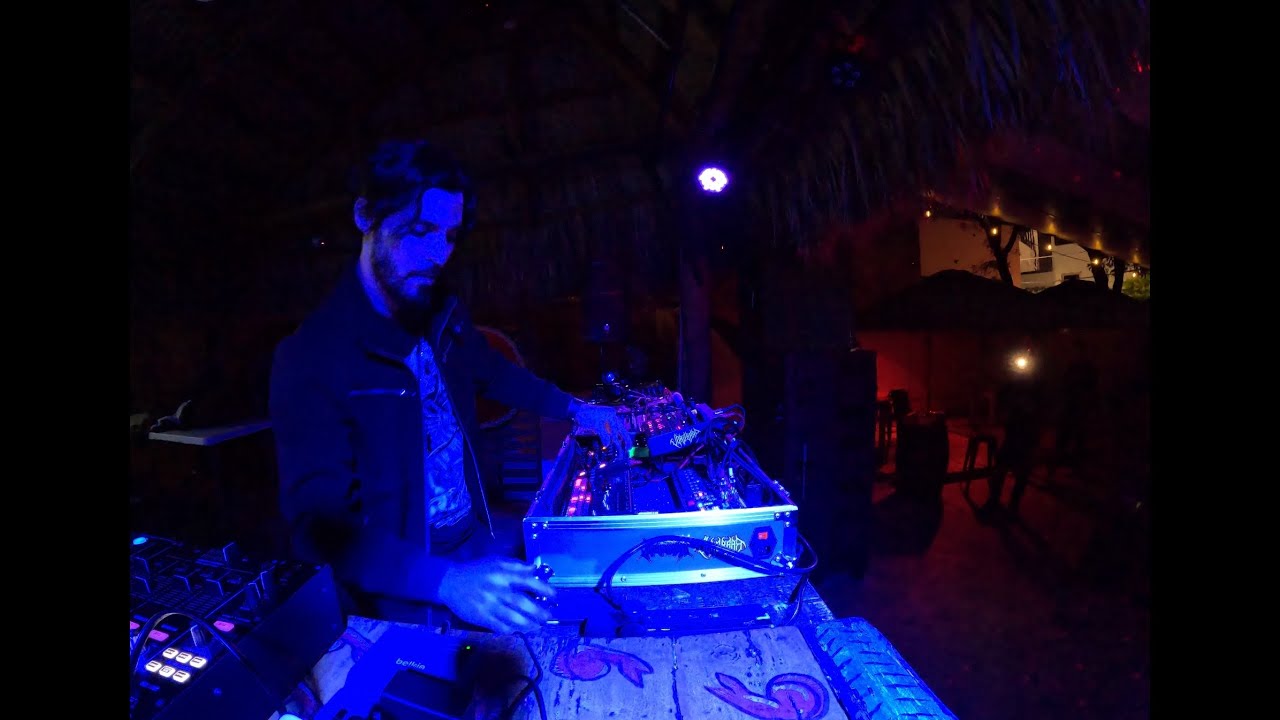 Jorge Barr at The Last Synth Battle 12/30/25
