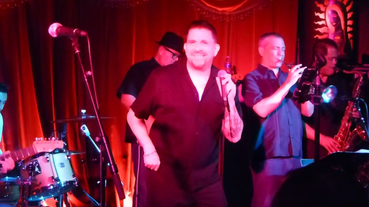 Black Diamond Riders - Walking the Dog (Rufus Thomas) - LONG BEACH