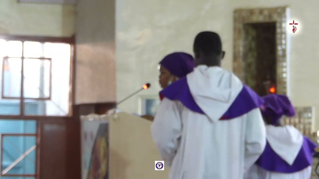 ACCLAMATION DE L'ÉVANGILE : Acclamez Dieu au son des trompettes. Acclamez Dieu au son des cymbales.