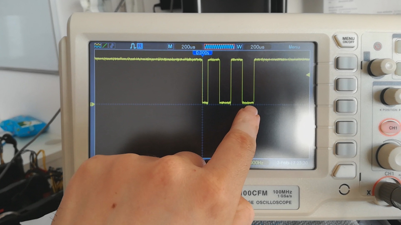 Explaining serial interface with the osciloscope 8-N-1 9600 baud