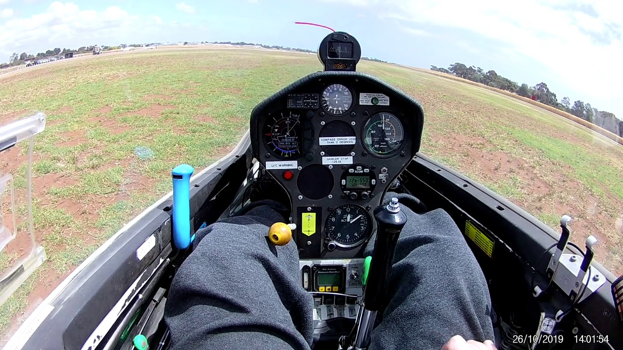 Adelaide Soaring Club DG1000S VH-ZDG Gawler 26 October 2019 Landing