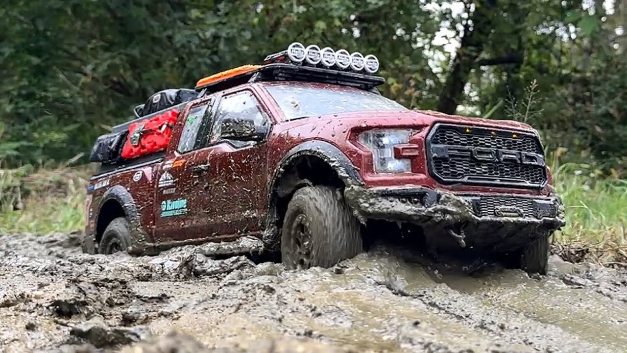 1/8 Scale FORD F150 Raptor Traction Hobby[KM Rc] Custom Red Color Muddy Off-road Driving 4X4 RC 