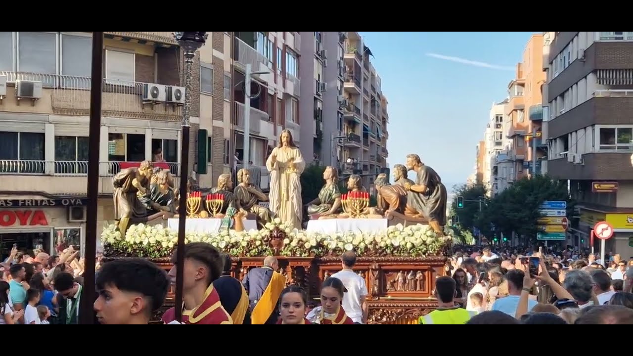 Sagrada Cena por la Avenida de Madrid Magna de Jaén 2025