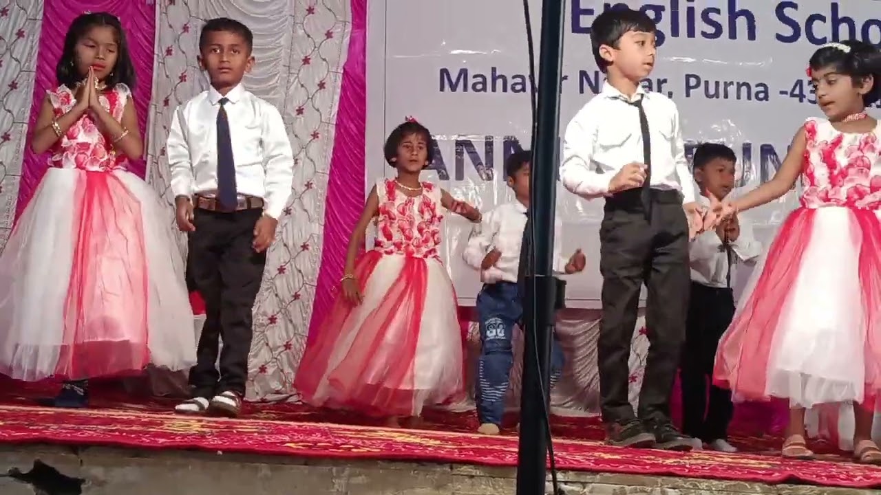 ## ए इश्क हाय बैठे बिठाये ##Group dance #suscribe #like 